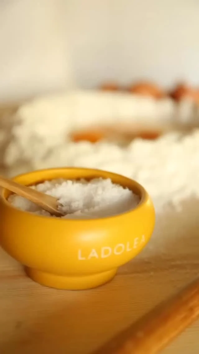 Simple steps, big flavors.⭐️#ladolea 

#cooking#extravirginoliveoil #ladoleaoliveoil #salt #recipe #flavors